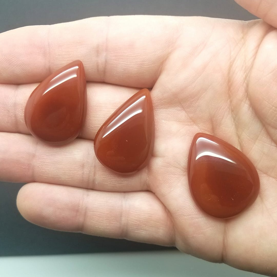 6f6c9090-1e4d-5d1a-b65e-37a4e8f6ef70.jpg Carnelian Cabochons | Lot CARNTD1