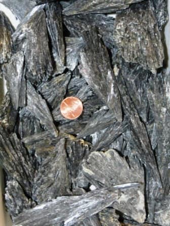 977abe92-fde5-5d35-99be-94a44da73d07.jpg Black Kyanite Specimens 3 Pieces