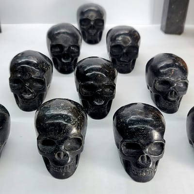 391e884f-ff4e-53de-aa80-e05a25c60596-3.jpg Arfvedsonite Skull 1 Piece Small