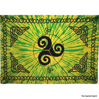 de24d6ee-2f81-5329-abdb-bba25cbfec47.jpg Tie Dye Celtic Trinity Spiral Tapestry -Green