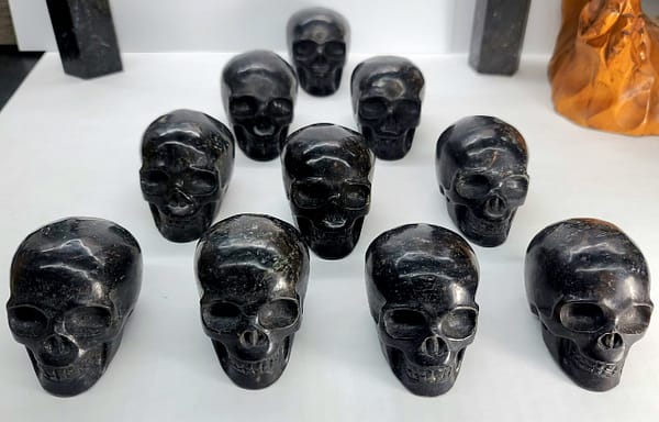 391e884f-ff4e-53de-aa80-e05a25c60596-3.jpg Arfvedsonite Skull 1 Piece Small
