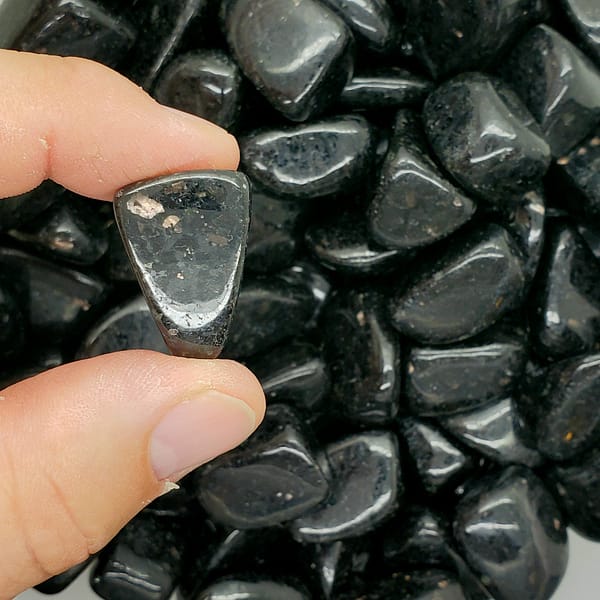 2364cc23-66db-549e-84d2-d30e6ef31962.jpg Indian Nuummite Tumbled Stone | 1 Pc