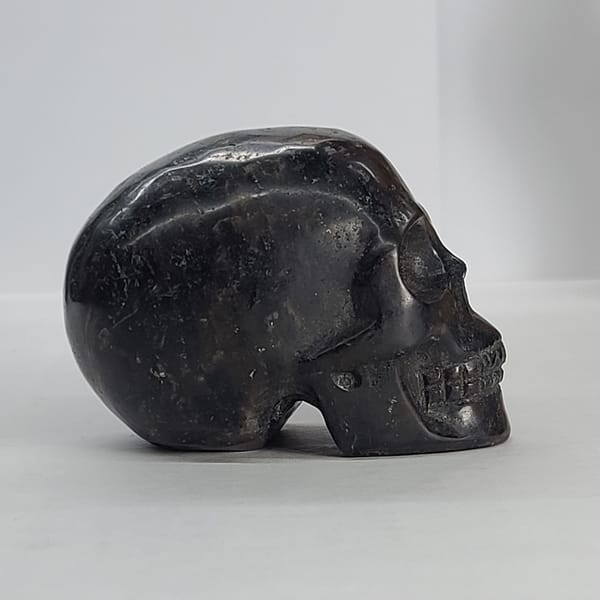 302ba738-4314-5458-93b3-24d54e8049d8-3.jpg Arfvedsonite Skull 1 Piece Small