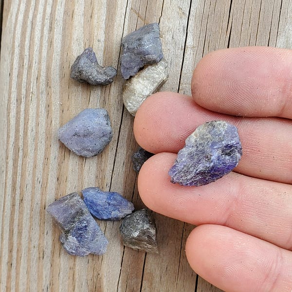 59b5c2aa-8387-53e7-af46-29dca5164000-1.jpg Tanzanite Rough | 1oz Bag | Mix size