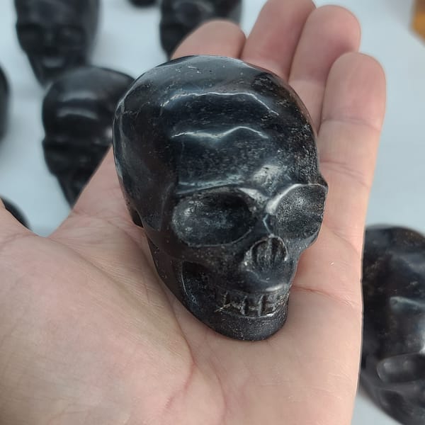 f6feb4d7-4fa5-54e5-9b44-c2de83676d08-3.jpg Arfvedsonite Skull 1 Piece Small